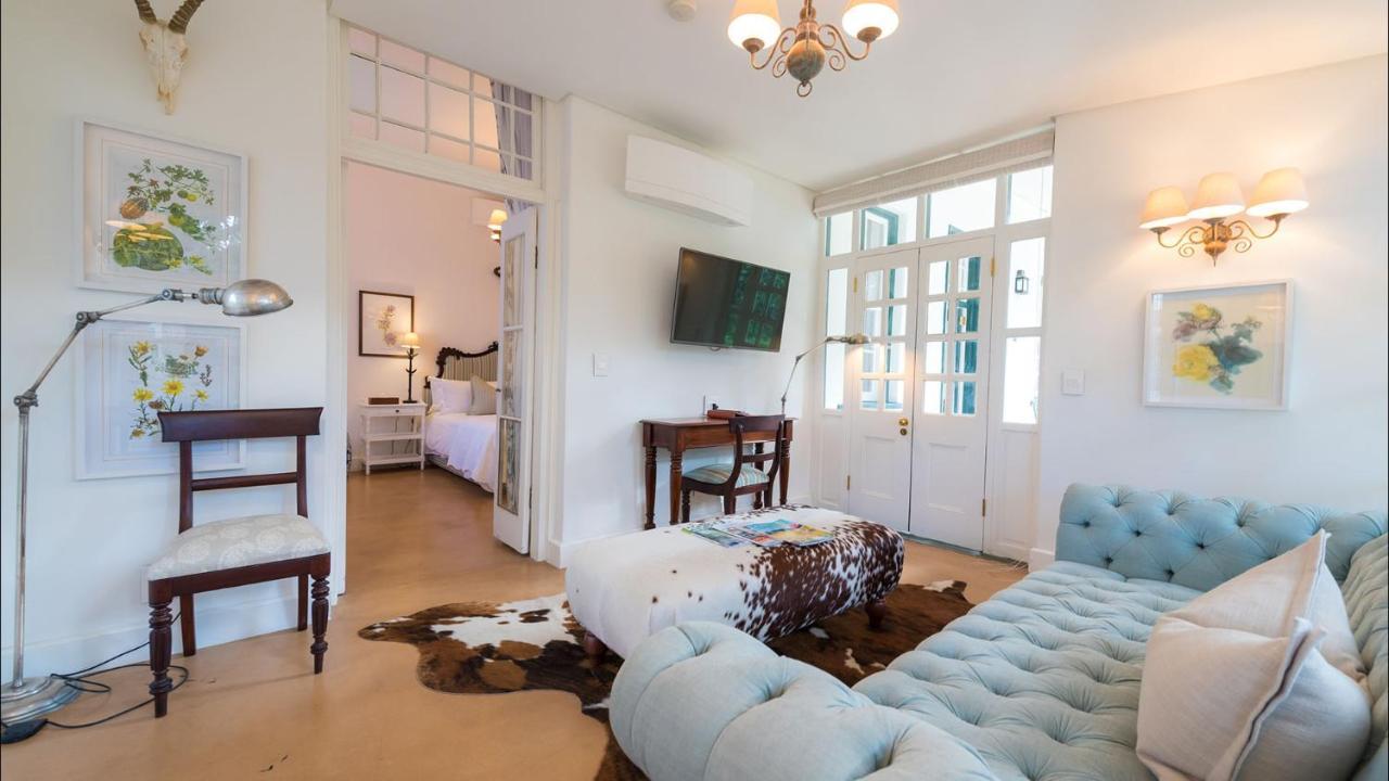 Drostdy Hotel by NEWMARK Graaff-Reinet Exteriér fotografie A living room in a typical apartment