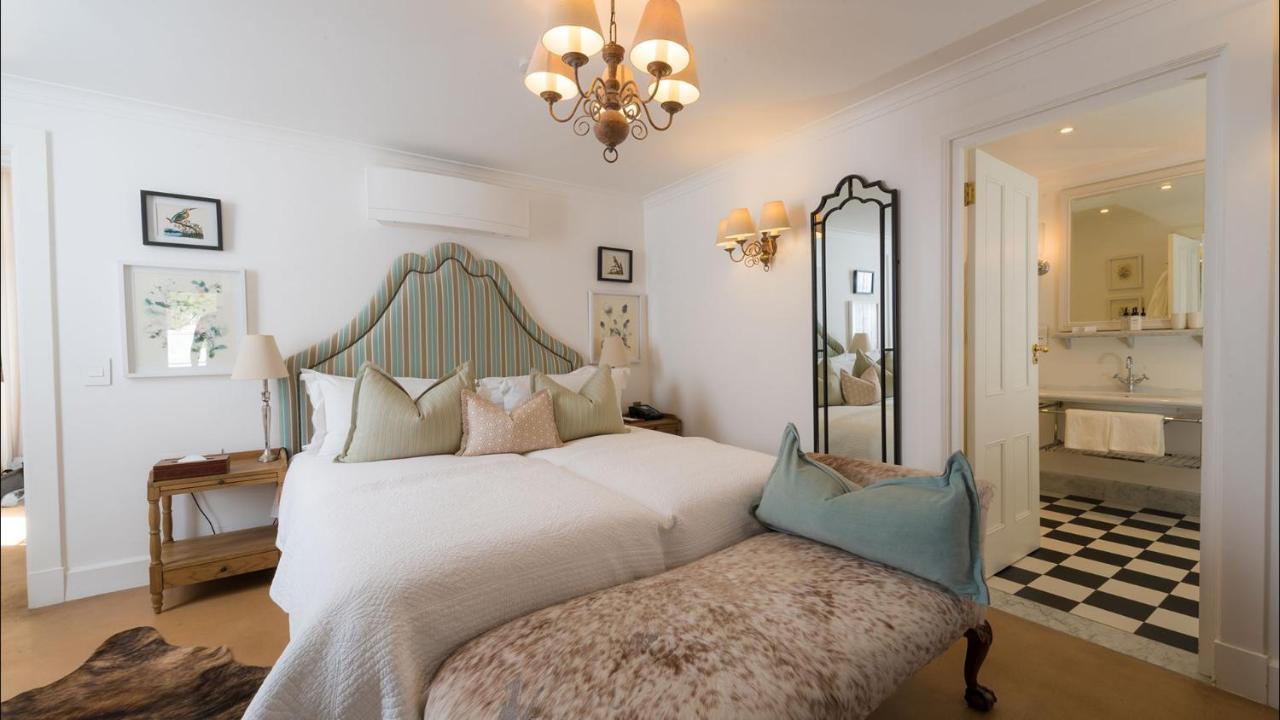 Drostdy Hotel by NEWMARK Graaff-Reinet Exteriér fotografie A bedroom at the hotel