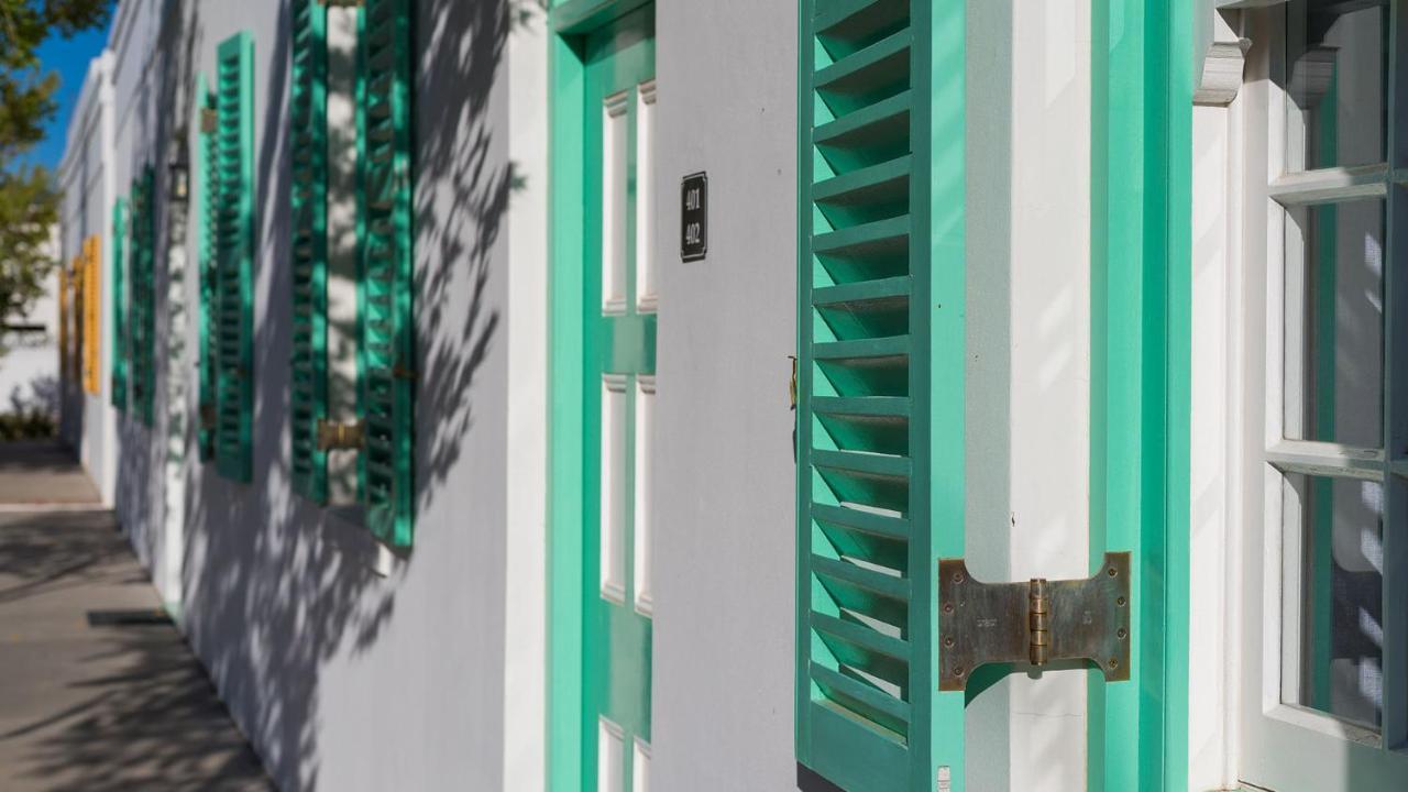 Drostdy Hotel by NEWMARK Graaff-Reinet Exteriér fotografie A close up of a green and white staircase