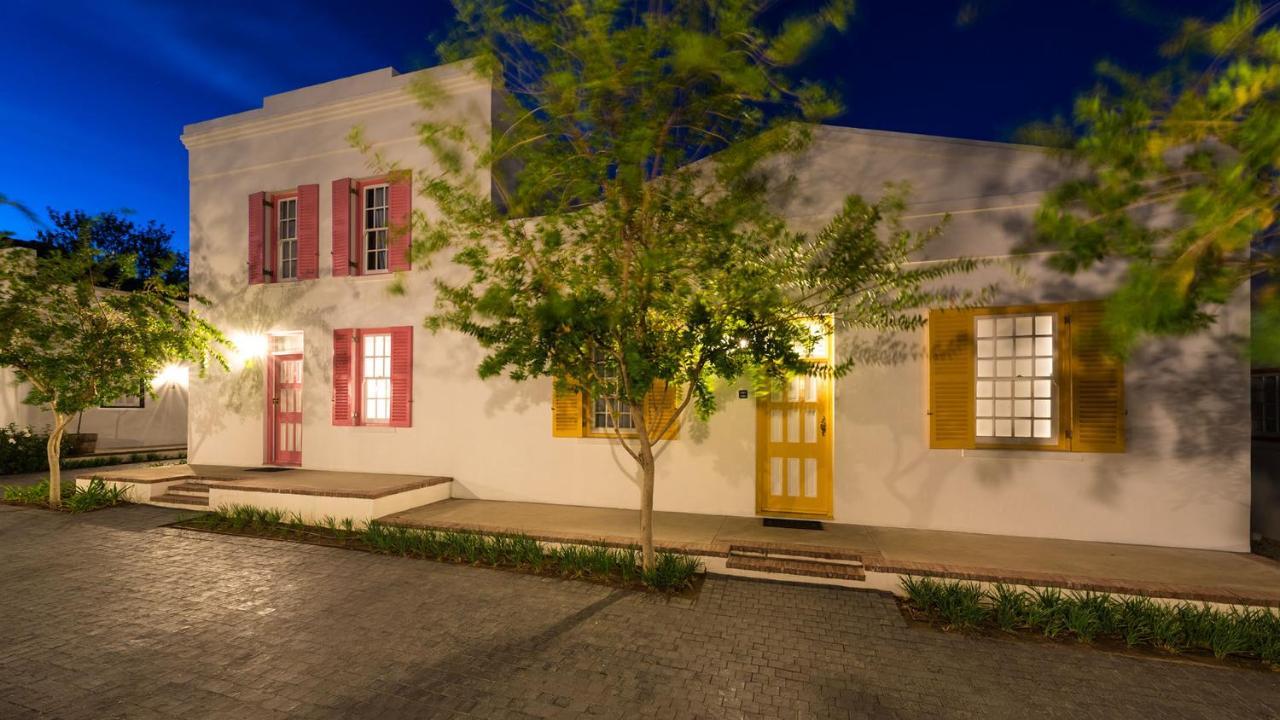 Drostdy Hotel by NEWMARK Graaff-Reinet Exteriér fotografie The historic house of the family of the writer, in the city of San Cristóbal de Las Casas, Chiapas.
